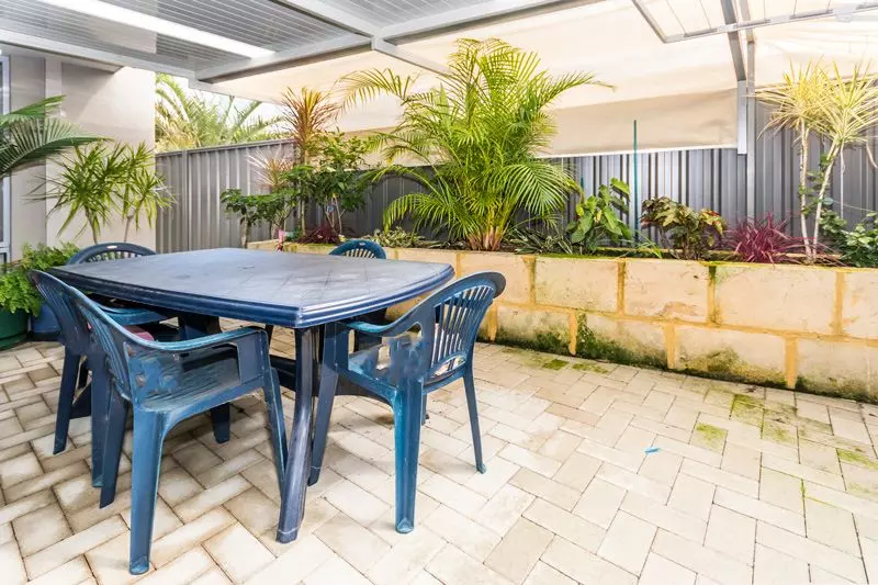 Perfect location stunning home. Home open Sun 26th June, 10am to 10.40am