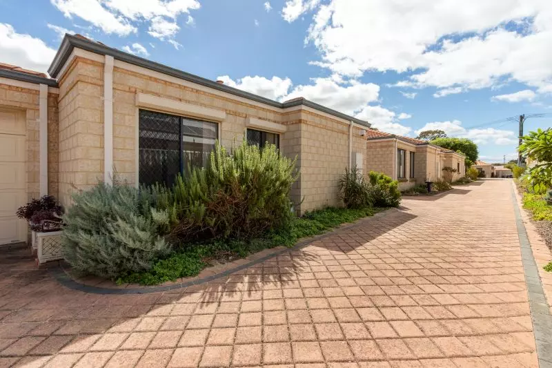 Easy Living Family Home!