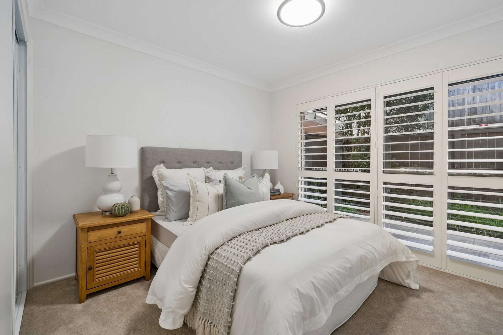 Peaceful north-easterly 2-bedroom residence embraced by greenery