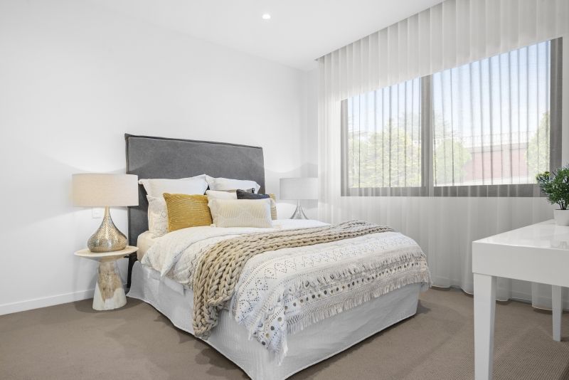 Bright apartment in private location with external balcony