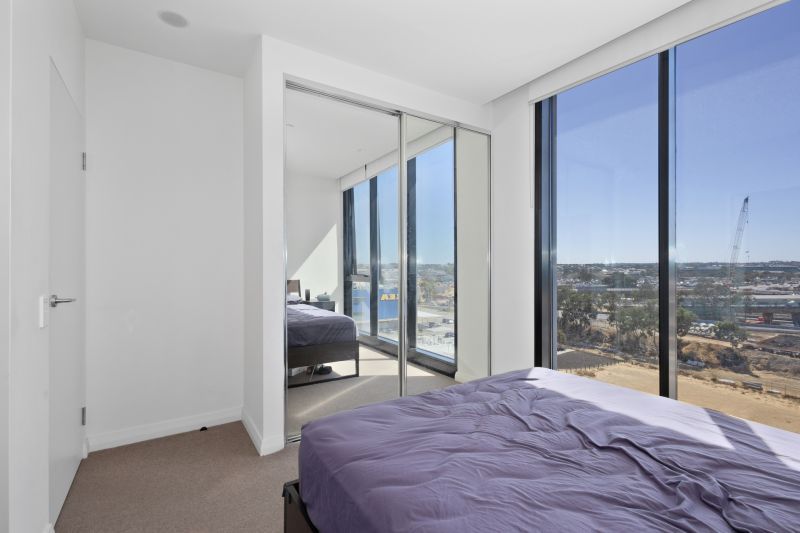 Great Location, Modern & Professional Lifestyle!