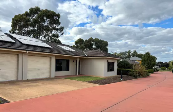 DEPOSIT TAKEN Sturt Villa - Modern and Refurbished 2 Bedroom Villa with Sunroom
