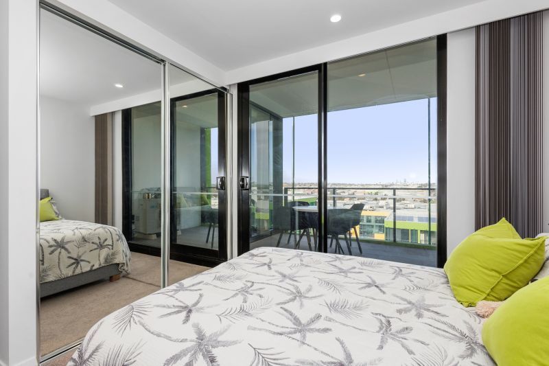 Stunning Views!! Lifestyle and Convenience!