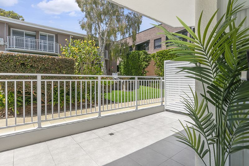 Fully refurbished one bedroom serviced apartment with separate bedroom and ensuite plus kitchenette and balcony.