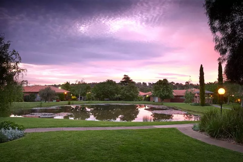 Low-maintenance two-bedroom villa close to community centre