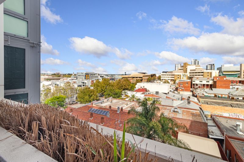 Luxurious Urban Living in Central Location!