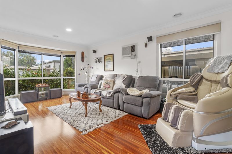 Recently Renovated Two Bedroom - Wake Up in Paradise Every Day