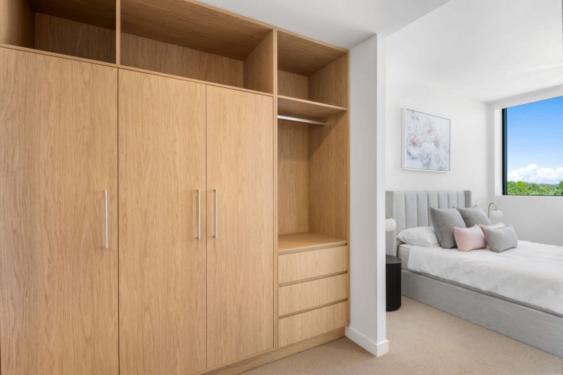 Spacious courtyard apartment surrounded by established gardens