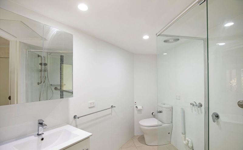 Modern spacious ground floor one bedroom unit