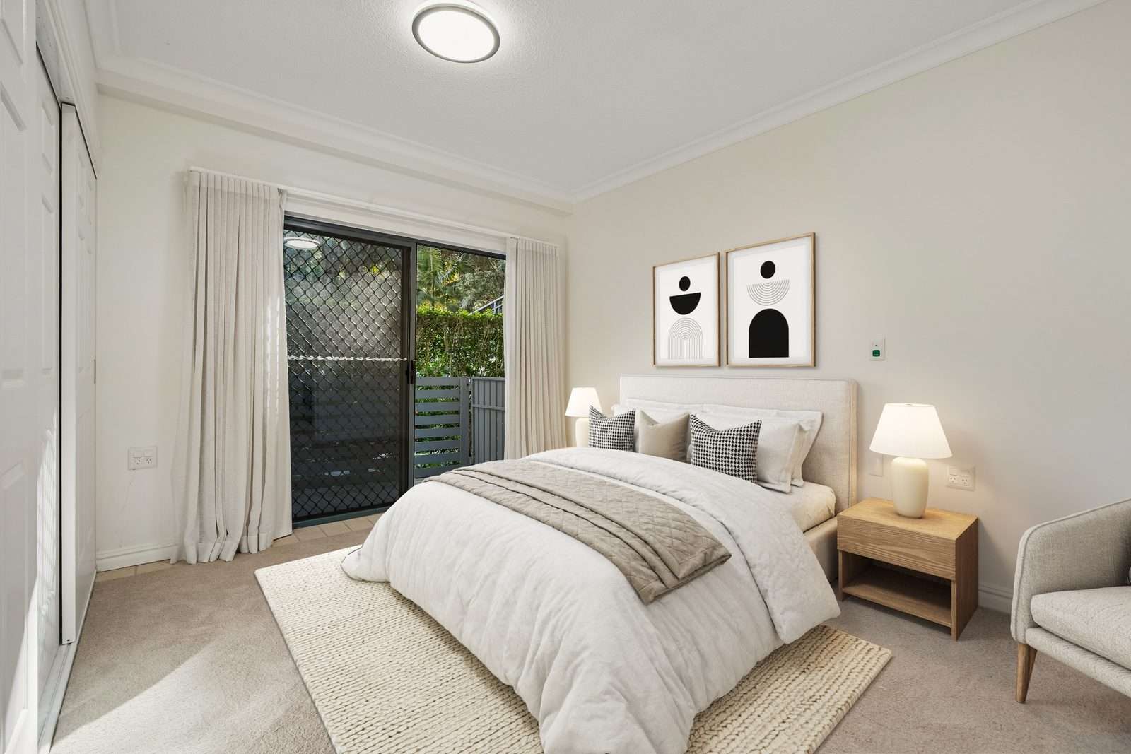 Spacious ground-floor, one-bedroom apartment