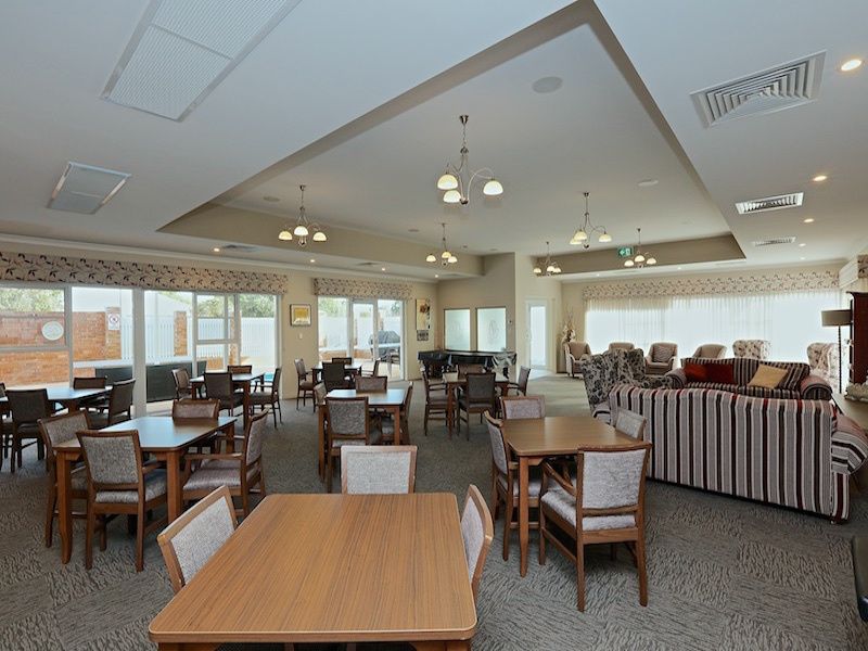 NOW UNDER OFFER. Bushland and the Beach - you have the best of both!