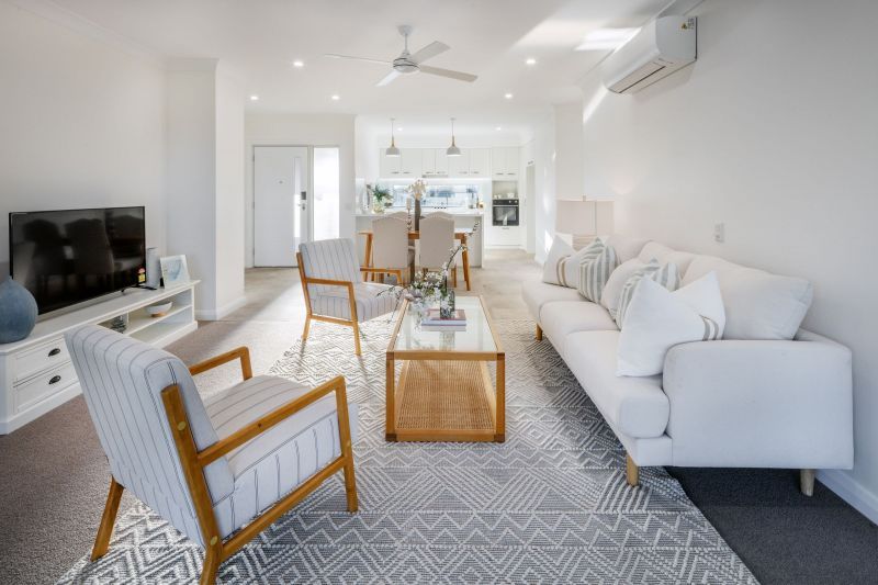 Relaxed retirement living with golf course views