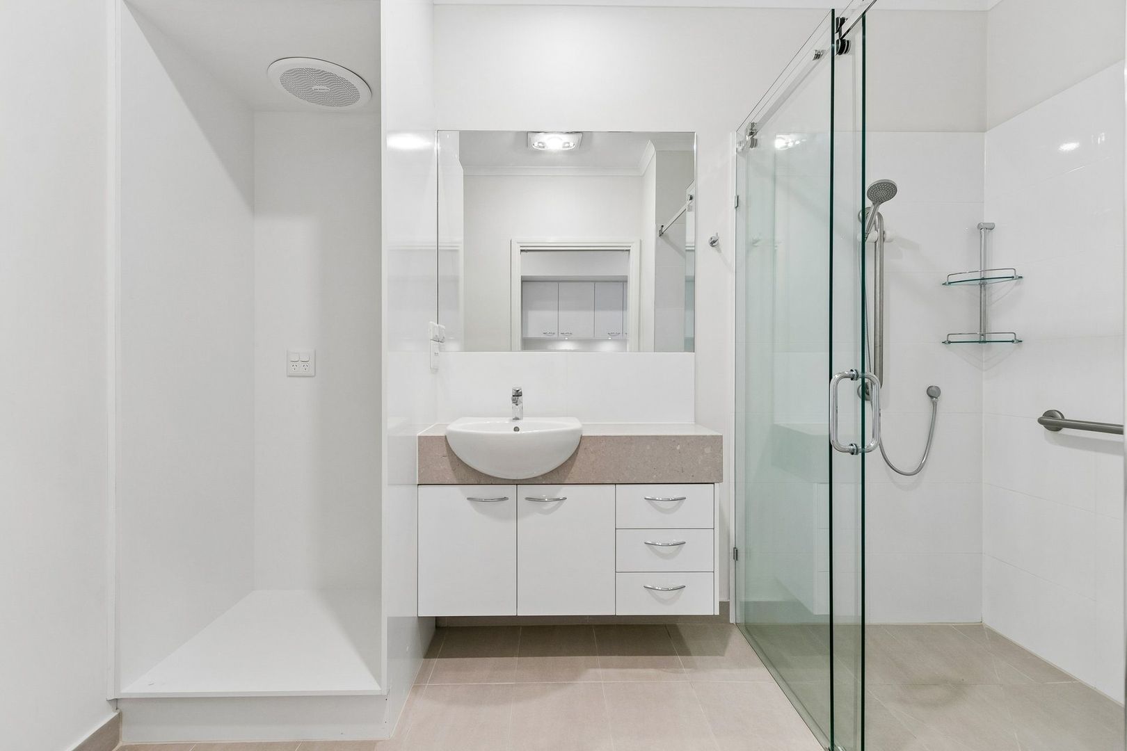 Stylish Apartment with Modern Finishes and Stunning Outlook