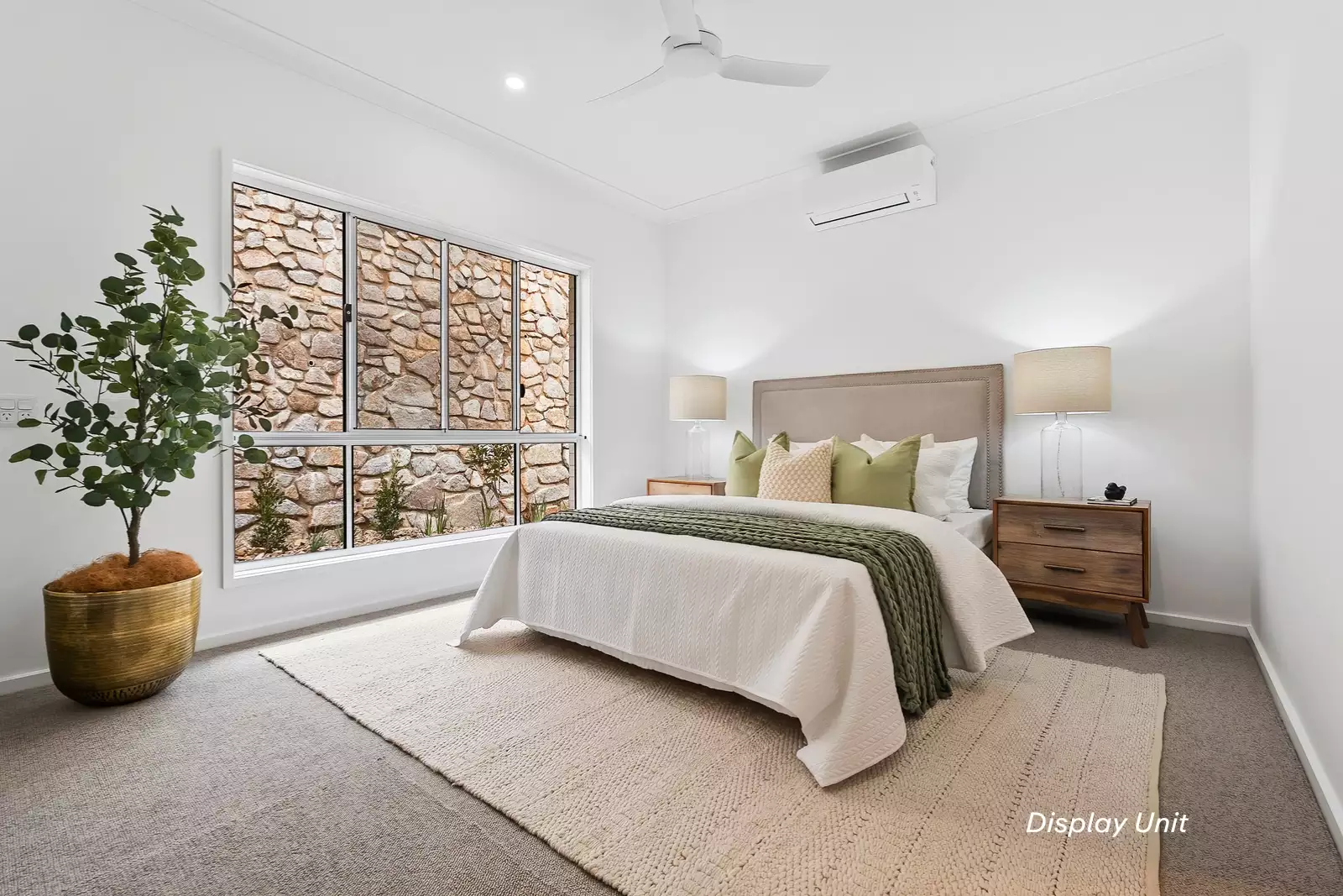 Final chance to buy a brand new Unit - ready now!