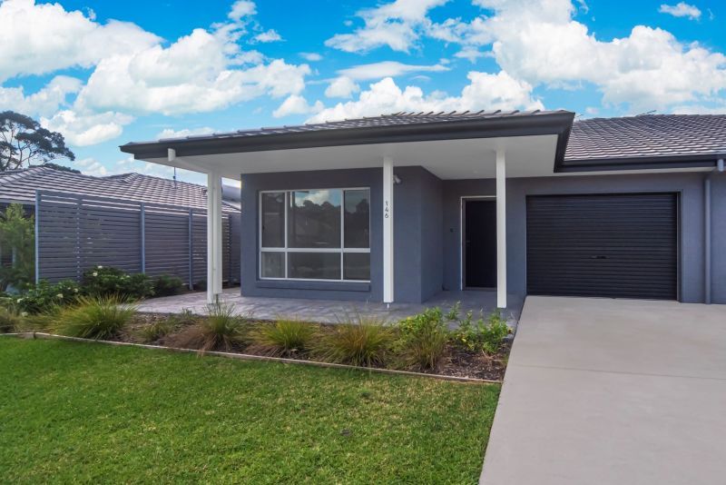 Modern villa in central location