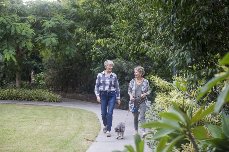 Spacious courtyard apartment surrounded by established gardens