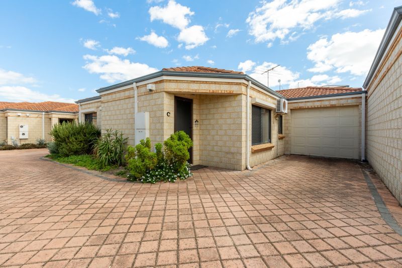 Easy Living Family Home!