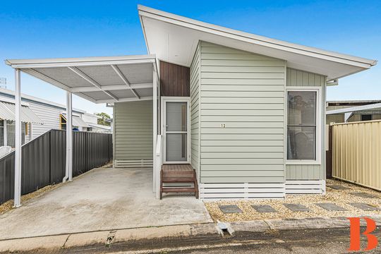Near New Home - Easy Care Lifestile - Fresh and beautifully Appointed