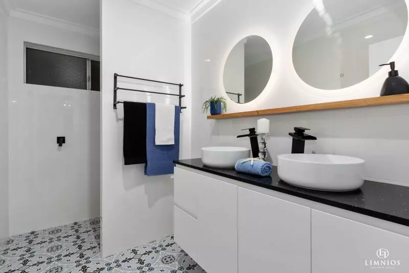 Simply Stunning and Feature Packed!