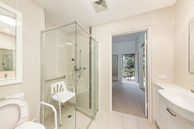 UNIQUE HIGH CEILINGS and fully renovated