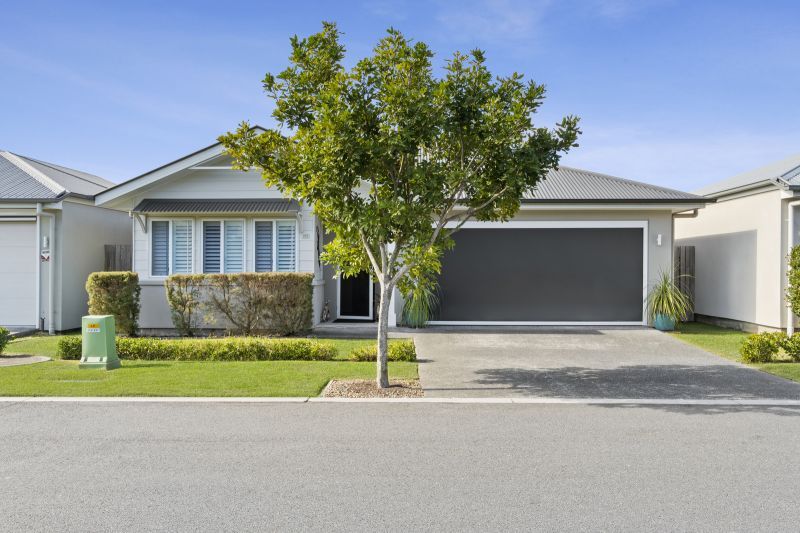 Spacious Three-Bedroom Home Backing onto Parklands