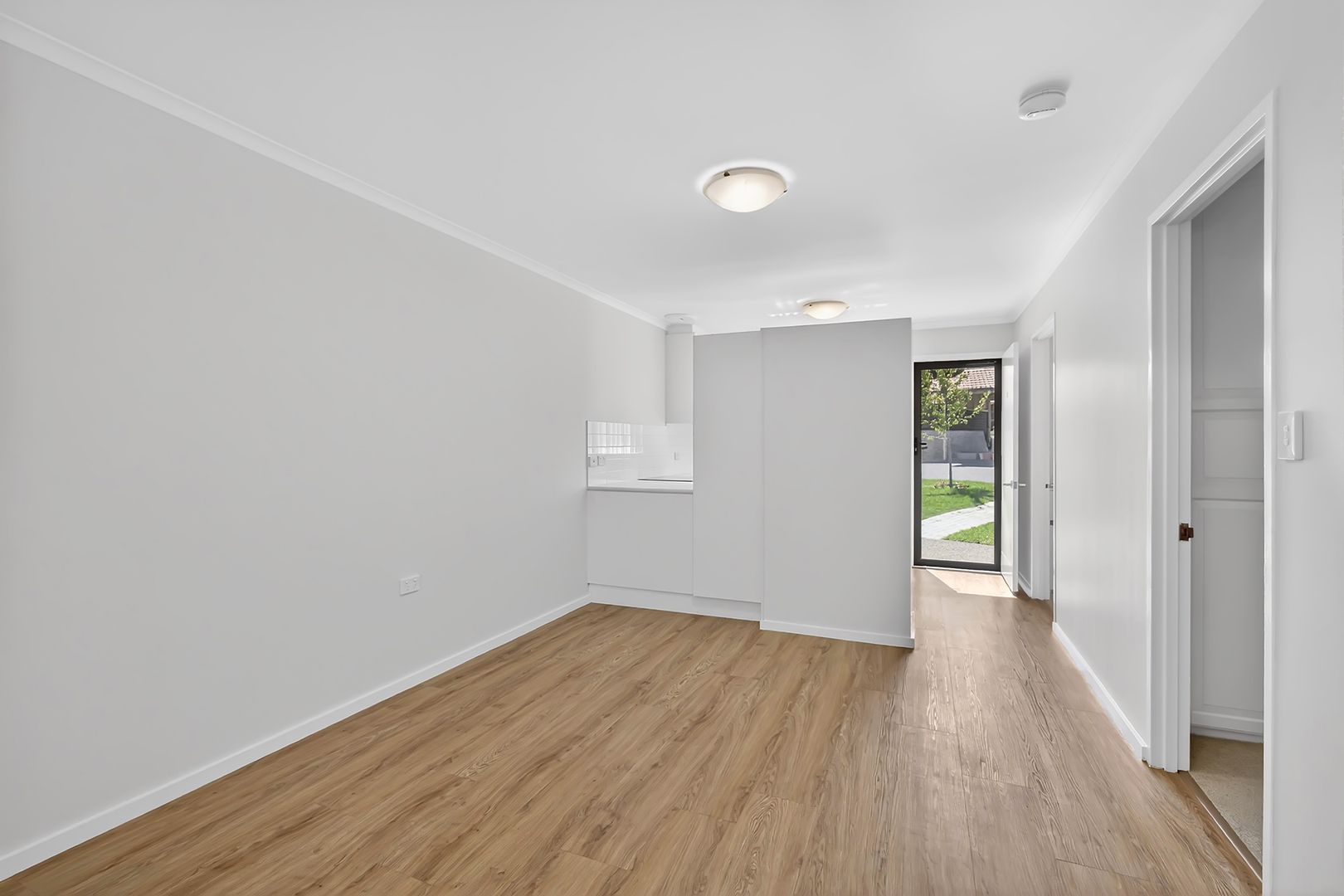 Lovely 1 bedroom unit in Frederick Guest Retirement Village in the heart of Bull Creek.
