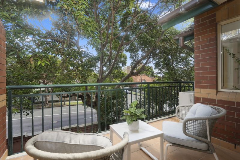 Light and bright two-bedroom residence