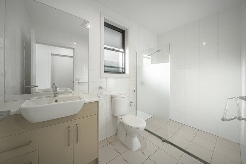 Spacious Coastal Villa with Large Yard and Entertaining Area