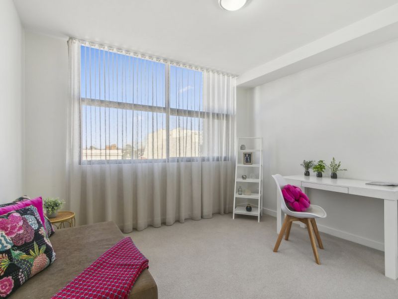 Bright, Spacious Apartment with Private Balcony in Prime Location