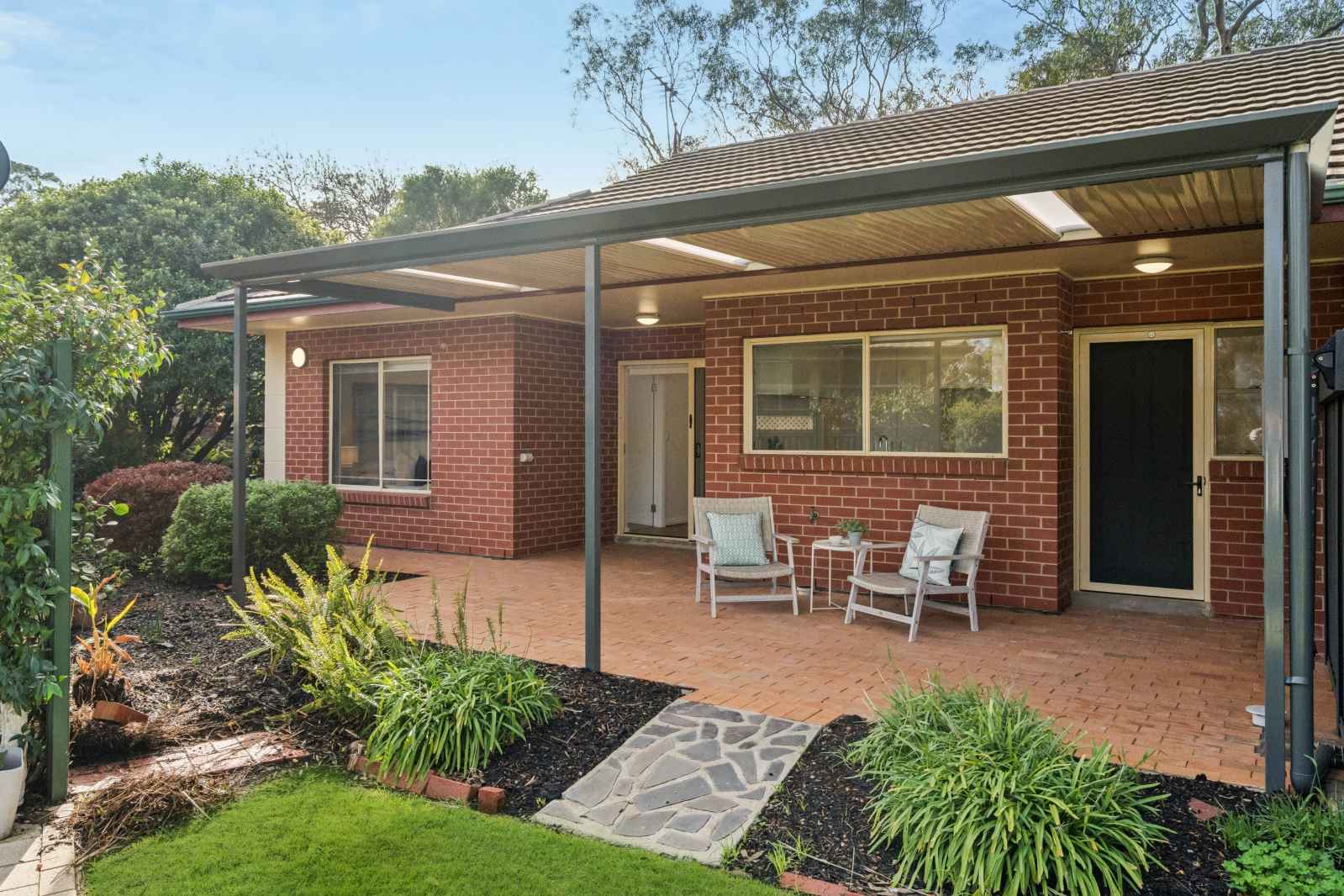 Fully renovated 2-bedroom Villa with stunning leafy views out to the sea