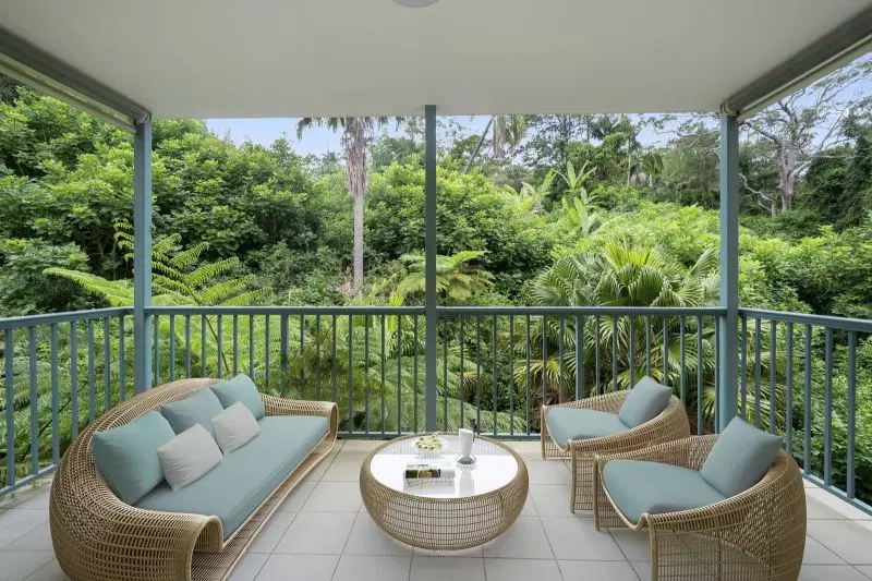 Peaceful 2-bedroom residence embraced by greenery