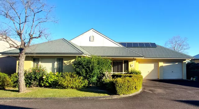 Spacious and Modern 3 Bedroom Home with double garage - Home 14 Nirvana