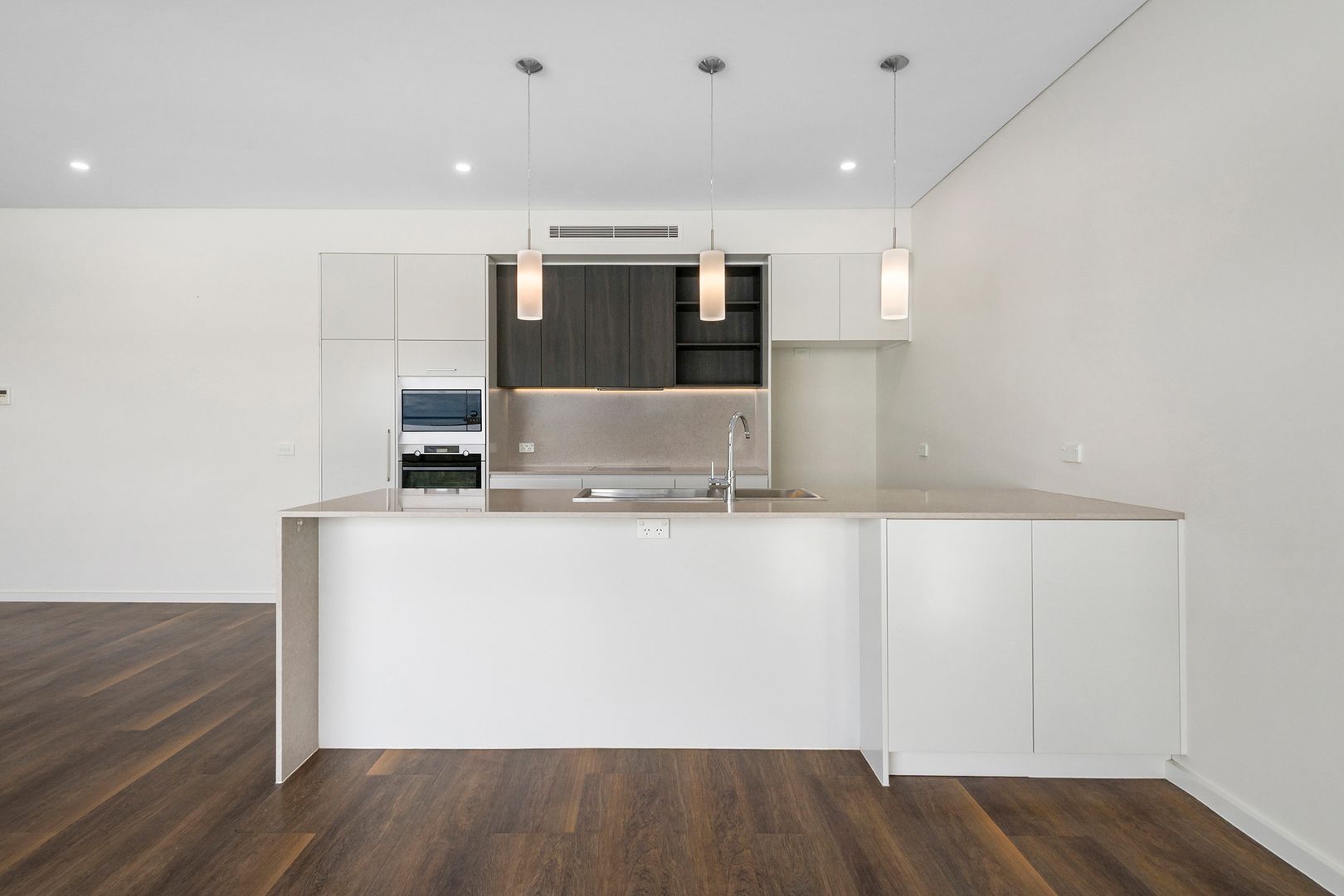  Elevated living with panoramic views