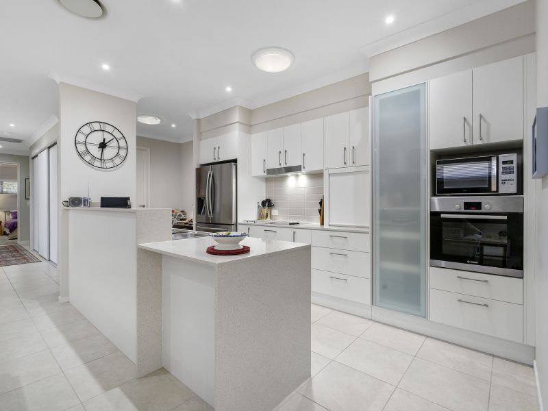 Modern Lowset Boasting a Northern Aspect