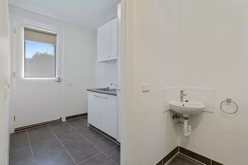 Bright, Refreshed Unit in Quiet Court Setting