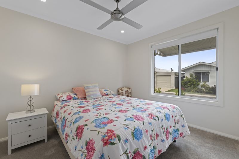 Spacious Modern Home with Entertainer's Deck