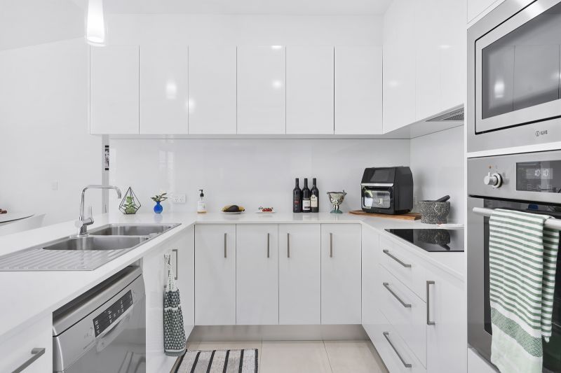 Stunning Three-Bedroom Residence- Full of Natural Light and Modern Inclusions!