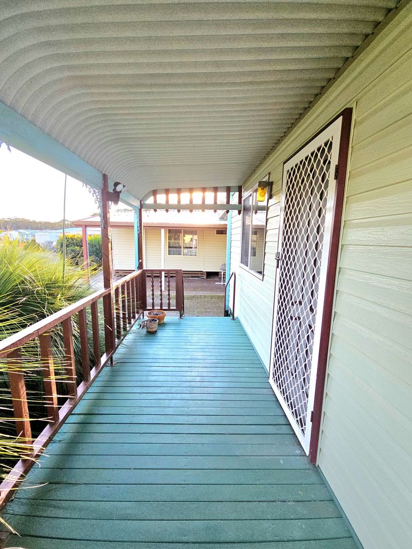 15K Price Dropped for Quicker Sale ! ~Modern reno house in great location offering aboudance features