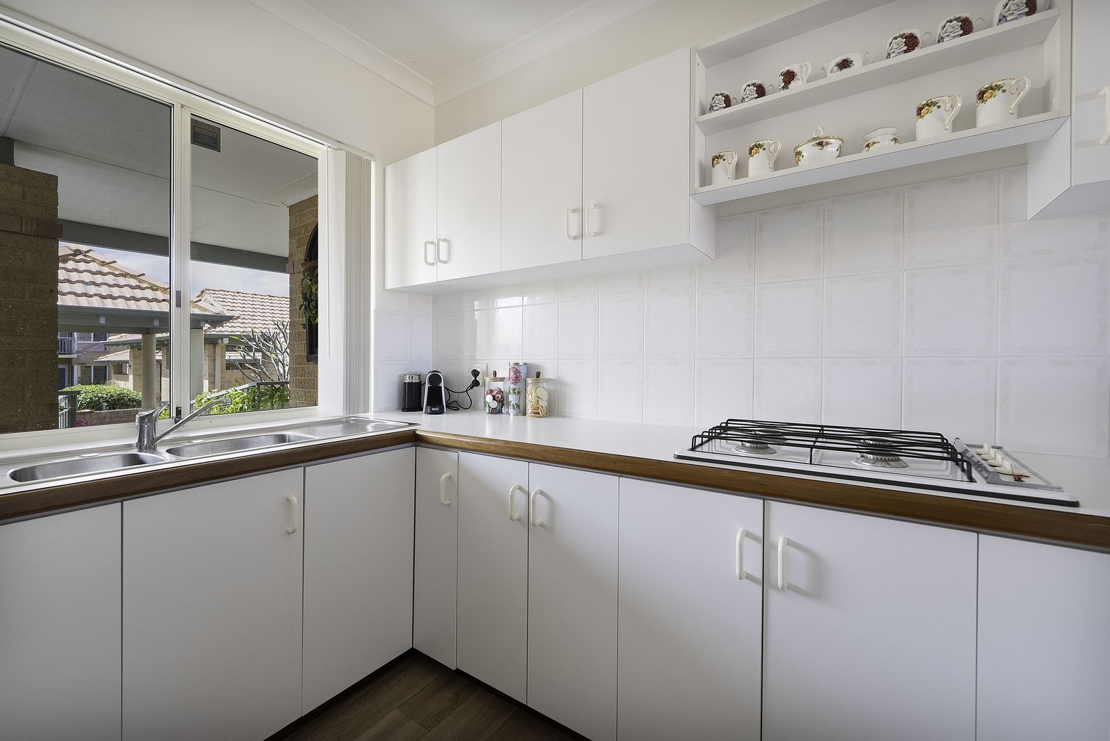 Move-in ready upper villa with sunny west-facing balcony