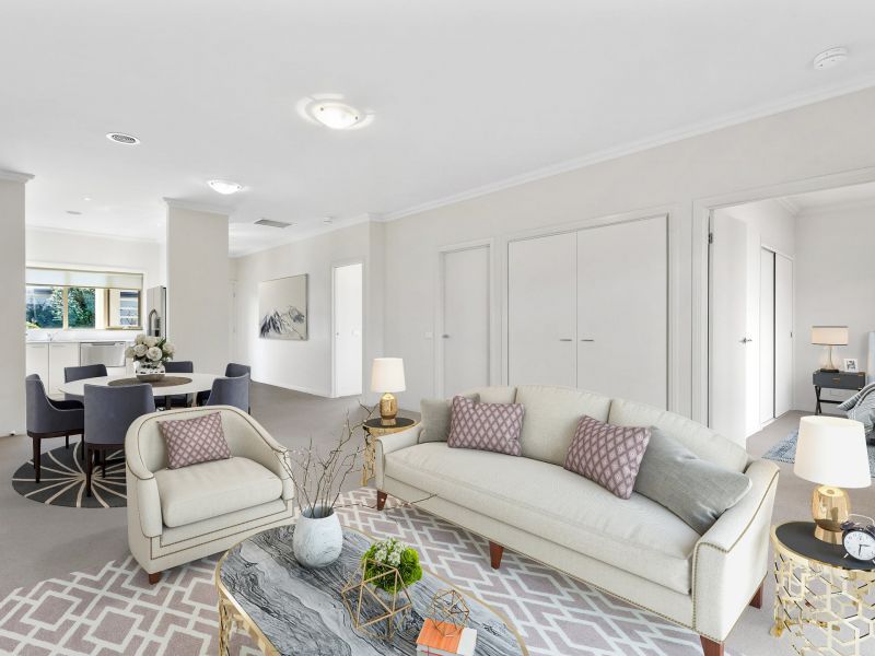 Beautifully Updated Unit with High Ceilings and Convenient Layout