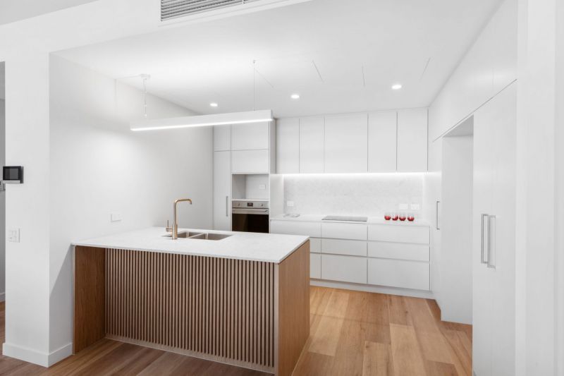 Spacious courtyard apartment surrounded by established gardens