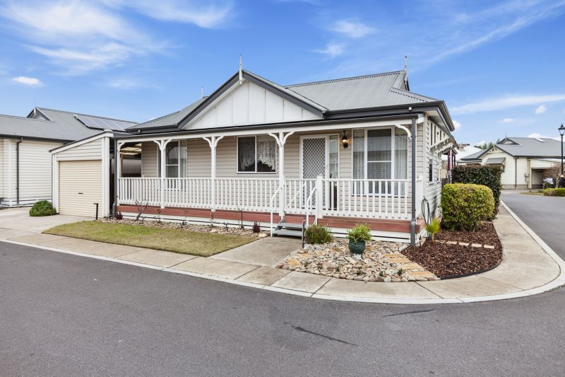 Beautifully Presented Haven - Corner Location