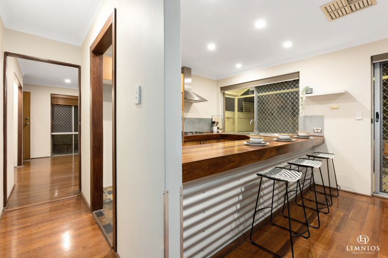 Spacious end villa with massive yard!