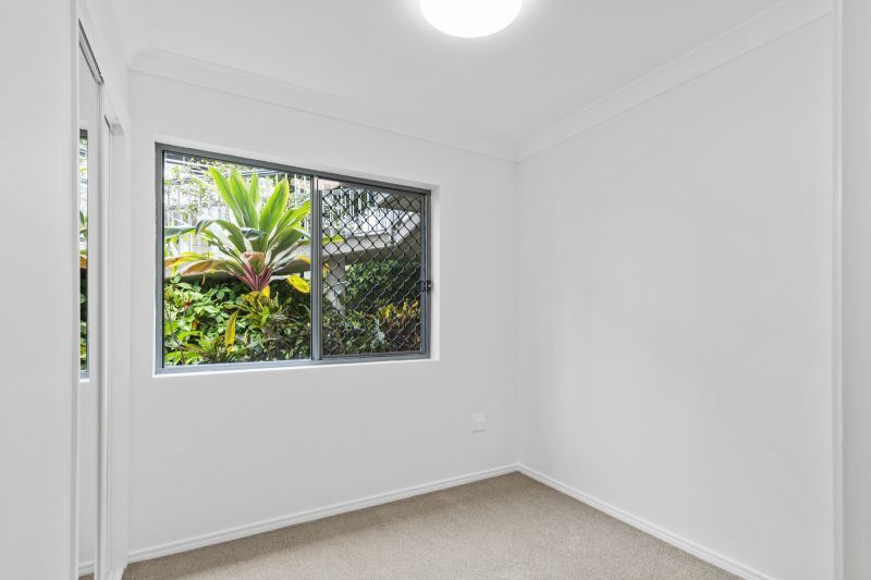 Spacious one-bedroom plus study