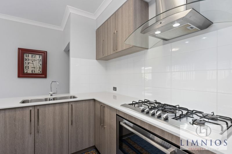 Street Front Stunner !