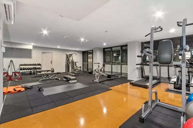 Top Floor Apartment With Spectacular Views!