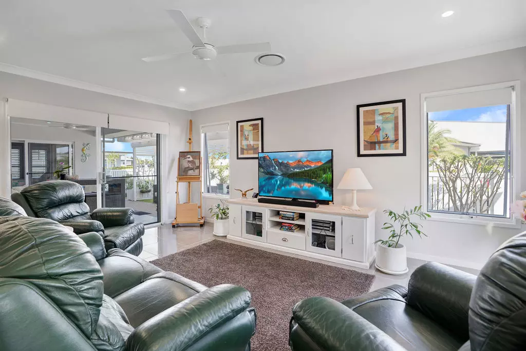 Palm Lake Resort Beachmere Bay