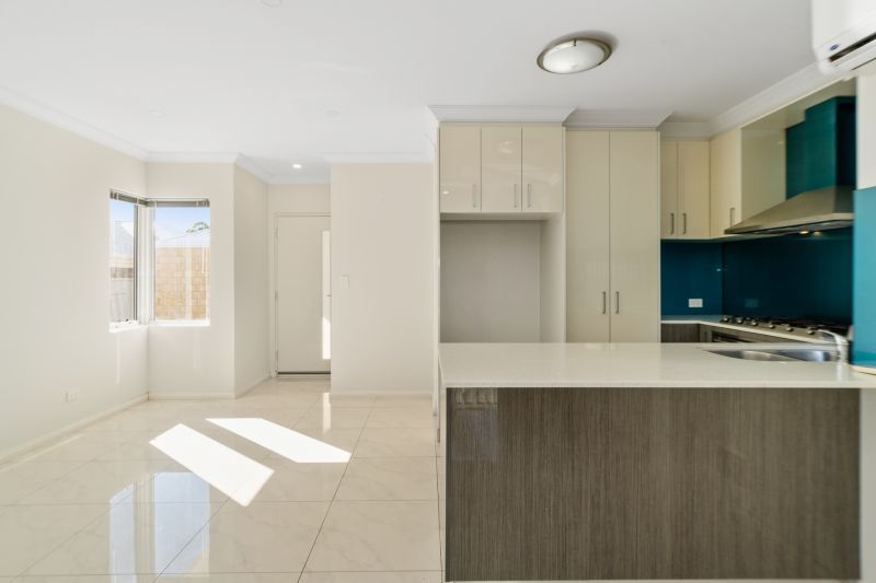 Ticking All Boxes: Location, Modern, Spacious & NO STRATA