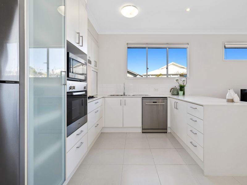 Corner Block With Green Outlook!