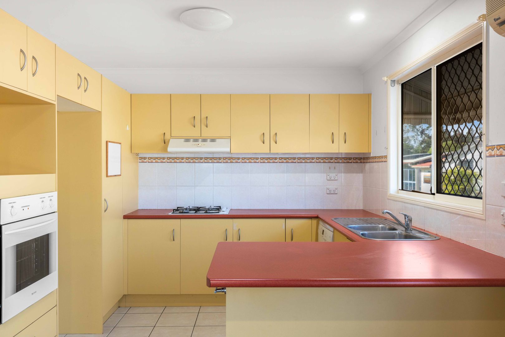 Dog friendly home in popular Bow Street and close to the Indoor Heated Pool.